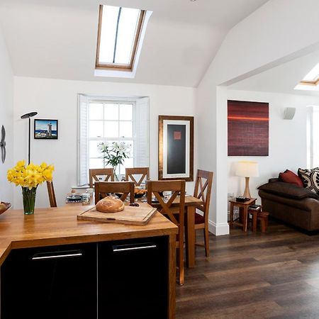 Finest Retreats - Lighthouse Cottage Rampside 外观 照片