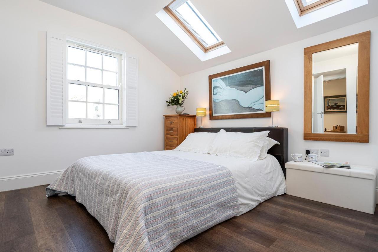 Finest Retreats - Lighthouse Cottage Rampside 外观 照片