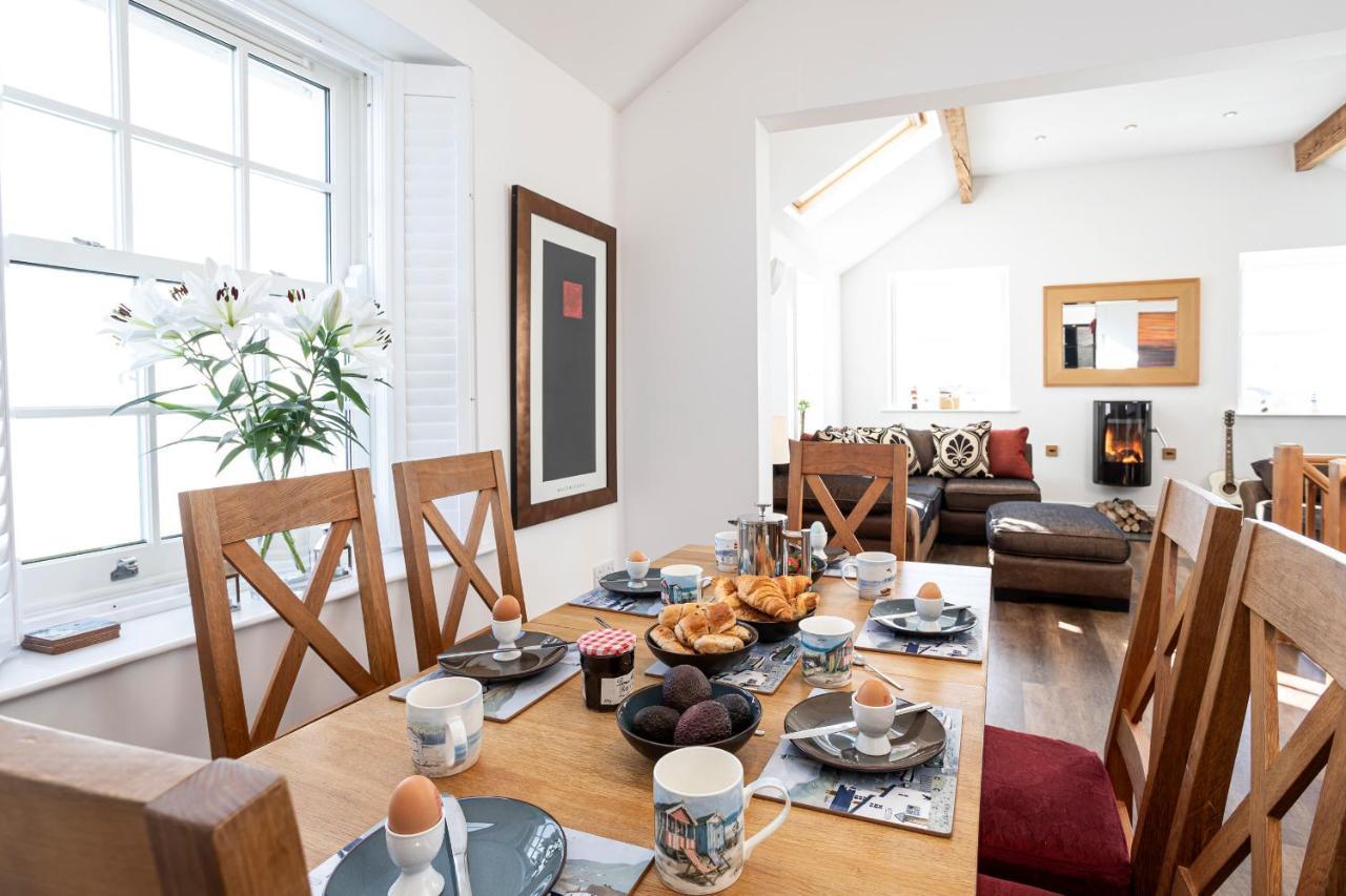 Finest Retreats - Lighthouse Cottage Rampside 外观 照片